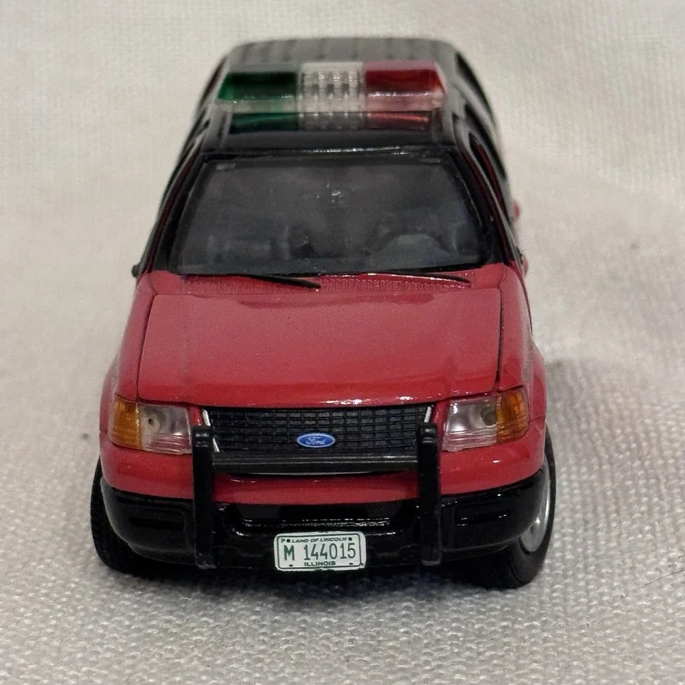 Chicago Fire Department Diecast CFD Battalion 1 Ford Expedition Gearbox